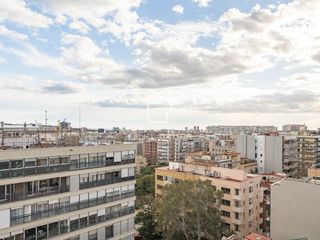 Piso en Barri de les Corts. Piso en excelentes condiciones con dos dormitorios en venta en a