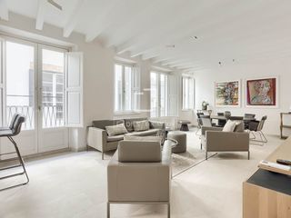 Pis a Cort. Piso en excelentes condiciones de 2 dormitorios con 12m terraza