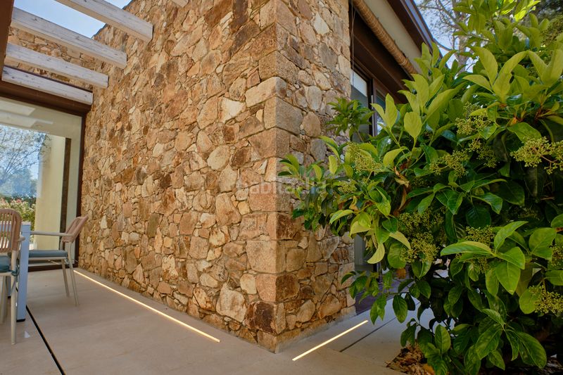 Foto 6ab2996b-7e0c-4846-8075-b3fa705e24ec. Lloguer casa amb xemeneia calefacció aparcament piscina a Mont-ras