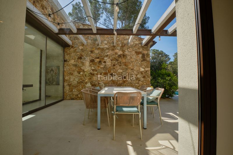 Foto e0eb040d-03bc-4154-a6cf-c910b78cfeee. Lloguer casa amb xemeneia calefacció aparcament piscina a Mont-ras