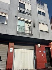 Etagenwohnung  Calle dos de maig. Piso en venta en una zona tranquila y familia