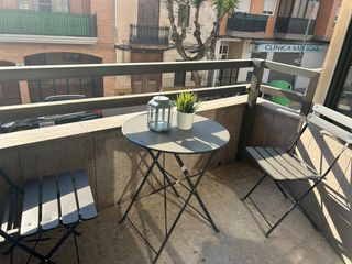 Pis  Avenida pais valencia. Gran oportunidad! piso amplio de 4 habitaciones con balcón en el