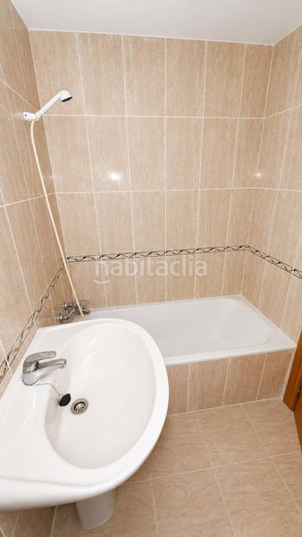 Foto e960ef52-5c17-4f37-82d8-998fec1fdcd7. Pis amb aparcament a Barrio Benicalap Valencia