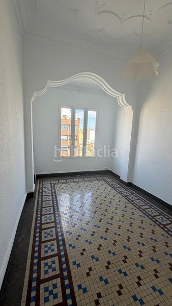 Foto 1a50a591-cf9a-4d9c-80e3-7c0a47de78e3. Lloguer pis a Russafa Valencia