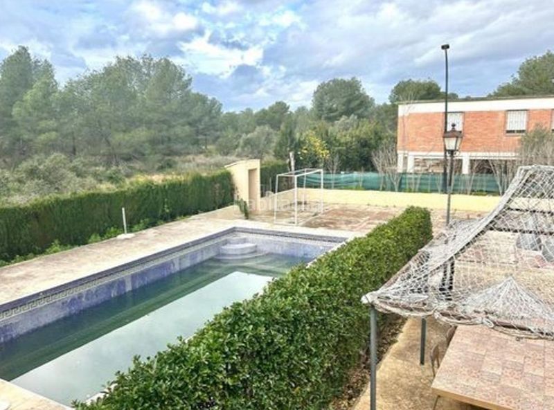 Foto f99f2f84-6391-4320-a72c-c977c501f4de. Xalet amb piscina a Los Pinares-La Masia Bétera