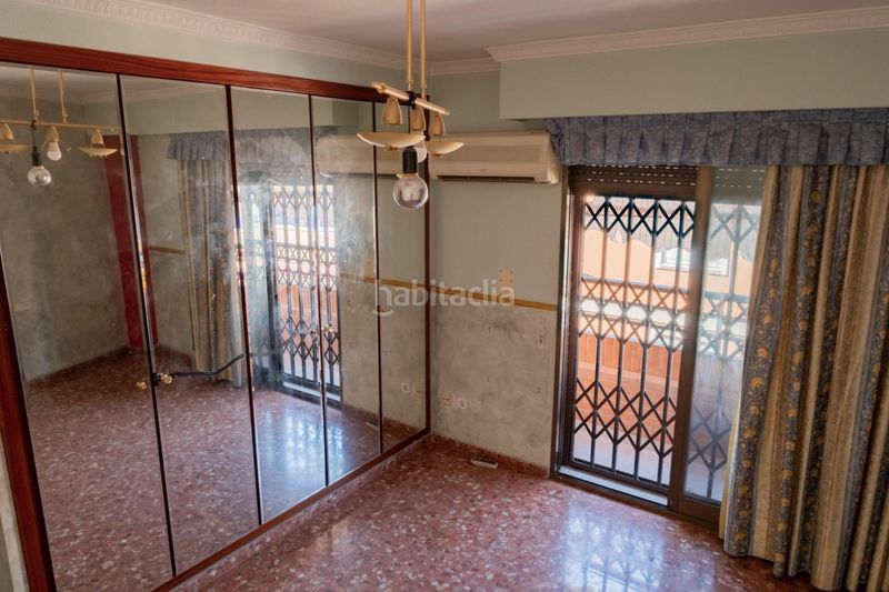 Foto e5b19cf4-ab44-4ec6-91b0-e1321f0ae1bc. Duplex in Avenida de la Paz Xirivella
