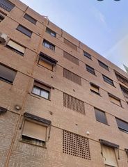 Pis  Calle poeta serrano clavero. Piso de 4 habitaciones y 2 baños con ascensor y balcón en benica