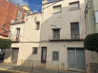 Casa en Carretera nova 8. Vivienda unifamiliar con almac�n en alcanar � posibilidad de adq