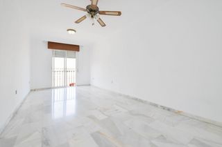 Duplex  Calle alcazaba 6. 115. 000 euros, pleno centro de armilla, amplio  piso de tres do