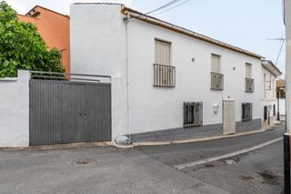 Casa aparellada a Calle LUCIO 16