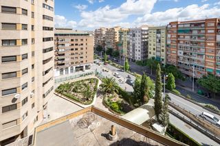 Flat  Camino de ronda 101 101. Buscaba un piso amplio, con plaza de garaje, trastero, gran sal�