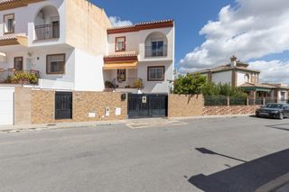 Towny house en Calle de f�tima 9. Estupenda casa pareada con piscina en h�jar