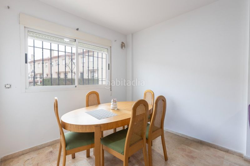 Foto ac2cf685-4cda-4499-bed2-4b2c1f6b7398. Casa adossada a calle marte 21 a Ogíjares