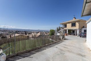 House en Calle molinillo 41. Unifamiliar con gran parcela en barrio monachil