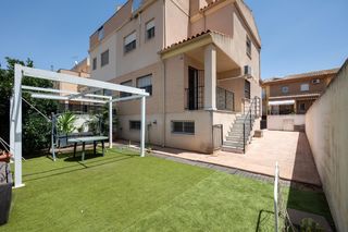 Casa aparellada a Calle Creta 29