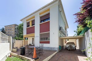Xalet en Bajo de huetor 32. Chalet exclusivo en camino bajo de hu�tor