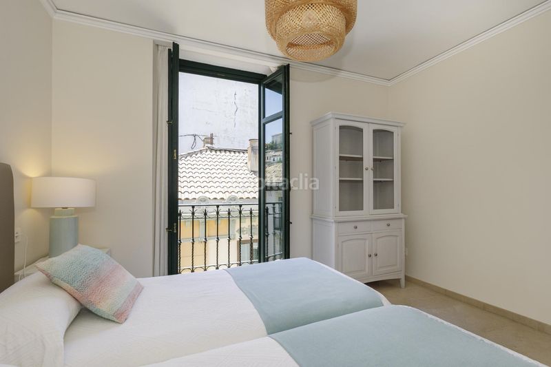 Foto 0a985bdb-8b64-464c-833e-7c4ce92e26c0. Apartamento en calle gran vía de colón #46 4º 464 precioso apartamento reformado en gran vía, pleno centro en Granada