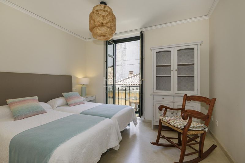 Foto 56c7ec2d-e4dc-4468-a1af-781ac62c4945. Apartamento en calle gran vía de colón #46 4º 464 precioso apartamento reformado en gran vía, pleno centro en Granada