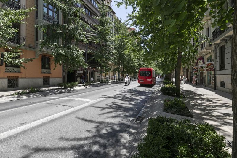 Foto a6762e0a-bc13-4dd2-a264-cb411869e4fe. Apartamento en calle gran vía de colón #46 4º 464 precioso apartamento reformado en gran vía, pleno centro en Granada