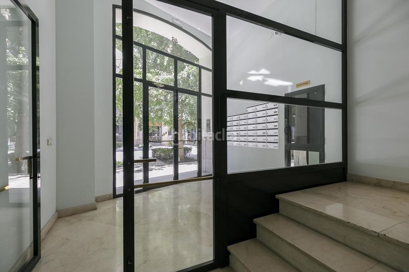 Foto b09243dd-cf2f-4ae0-b8ad-a24793ba27a2. Apartamento en calle gran vía de colón #46 4º 464 precioso apartamento reformado en gran vía, pleno centro en Granada