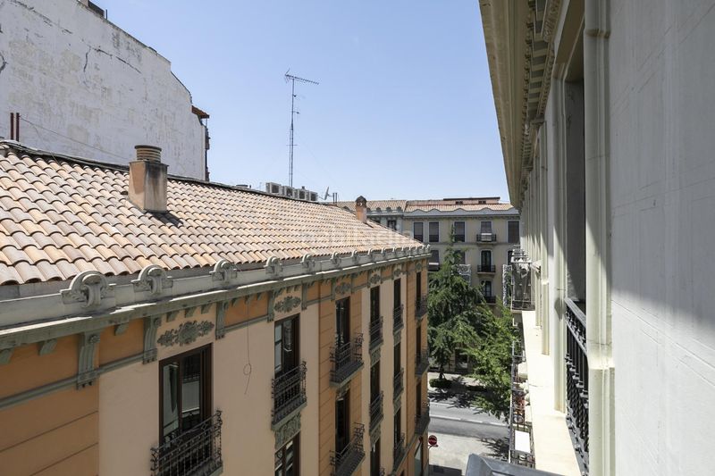 Foto f4f04c21-32f5-4fe7-8668-ec6938c2e46a. Apartamento en calle gran vía de colón #46 4º 464 precioso apartamento reformado en gran vía, pleno centro en Granada