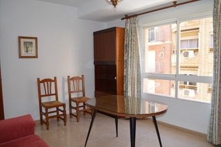 Flat en Camino de Ronda. Piso en venta en granada, a un paso del hipercor y facultad de c