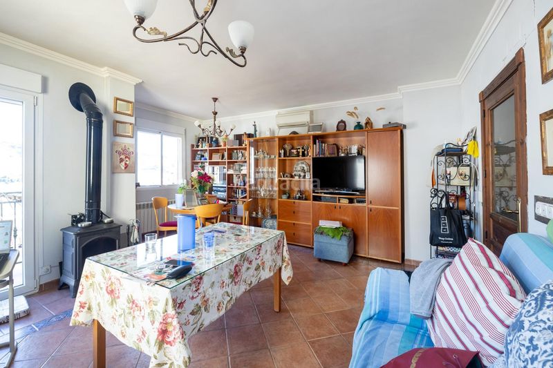 Foto e2537580-2e3f-4487-bb61-ff72cc69d9fb. Casa a calle alpes 30 a Alfacar