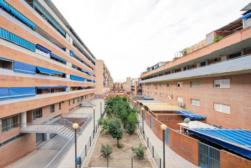 Foto c10ca0dd-5015-4025-baf0-f4b434caee34. Àtic a calle calle cristóbal de morales 34 a Joaquina Eguaras Granada