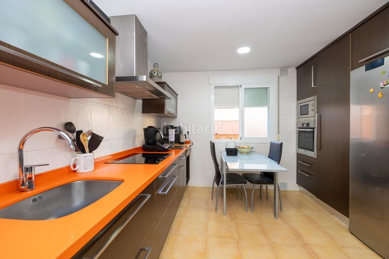 Foto dae61d00-bf16-4a3e-8a4e-cbc1f2887b80. Casa adossada amb aparcament a Pulianas
