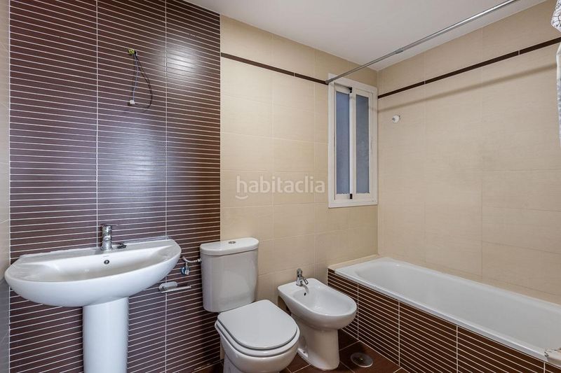 Foto 4c12fa8e-dd46-4949-9496-dd7934470b64. Flat in calle calle aixa 1 in Atarfe