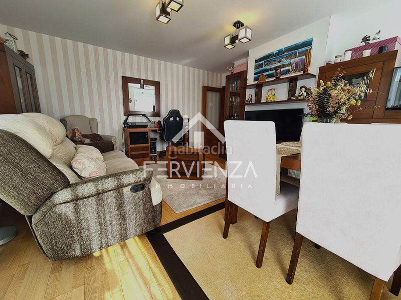 Foto 56e2eba2-45be-4858-aec1-623e5533b5a4. Duplex in Lena