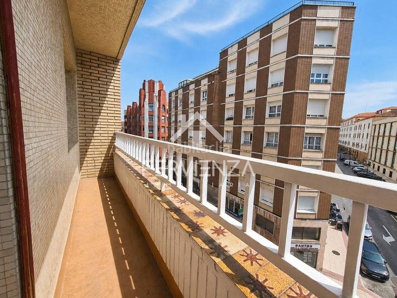 Foto 5841e0de-d6ee-48a5-8586-e0e882e56a95. Piso en Parque San Francisco - Uría Oviedo
