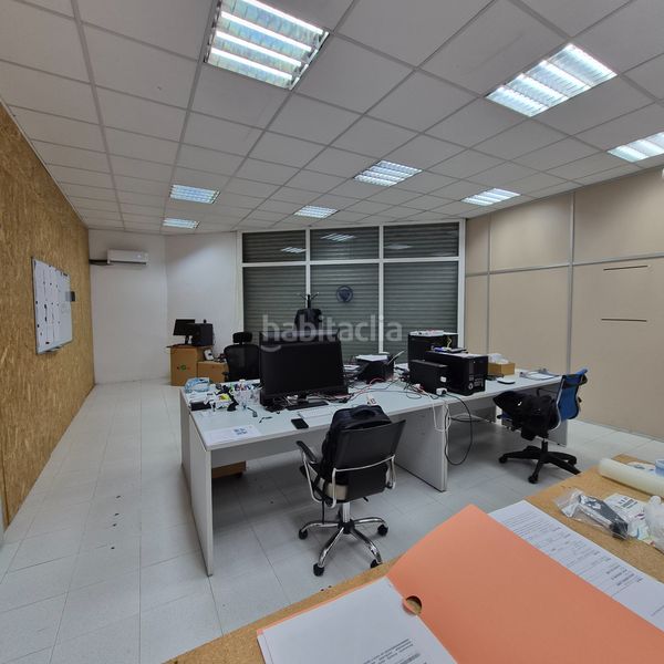 Foto 3c7a9dad-59a9-4aeb-9e3b-8e8e5da82168. Local comercial amb calefacció a Llevant Igualada