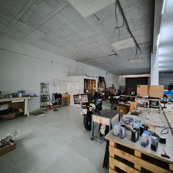 Foto eae8c408-eeb8-4b31-a3de-febc6c6e9e9d. Local comercial amb calefacció a Llevant Igualada