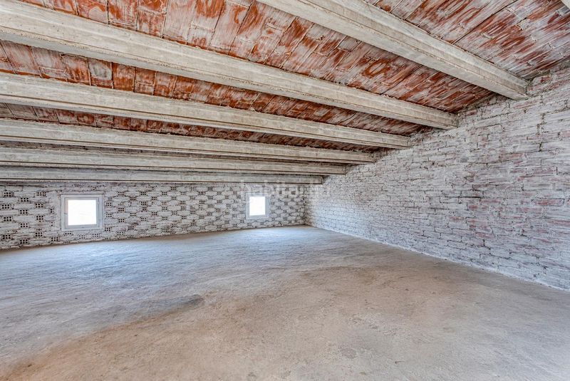 Foto 7c95a76d-08d6-452d-b975-387410fe6a52. Casa amb calefacció aparcament a Poble Sec Igualada