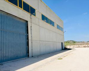 Fabrikhalle in Santa Coloma de Queralt. Excellent nau industrial diàfana amb altell i pati privat a sant