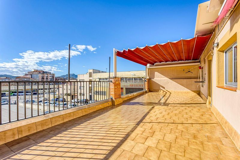 Foto 1c6866eb-d40f-4ad6-a143-60f2a047ca52. Casa chalet adosat a en Llevant Igualada