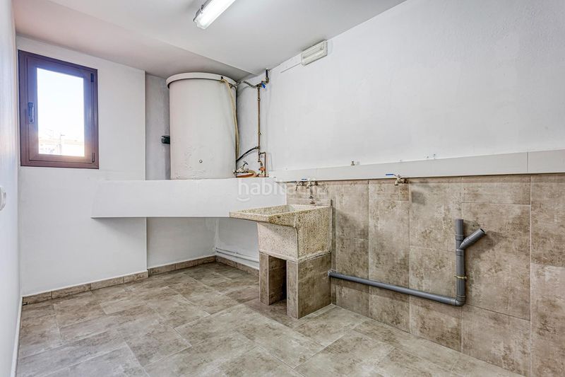 Foto 9ae3d7d6-a01f-4748-a705-bd59d8828627. Casa chalet adosat a en Llevant Igualada