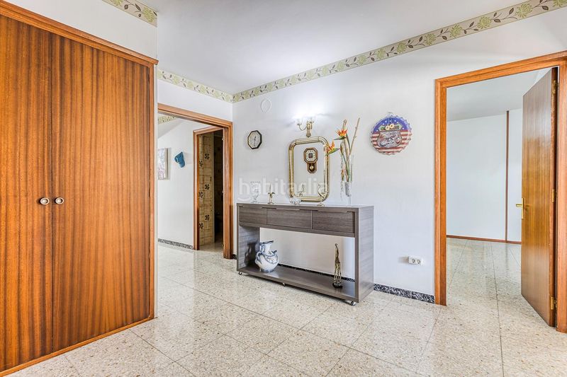 Foto a6075567-ea5f-4bfc-8522-a6f356ab2883. Casa chalet adosat a en Llevant Igualada