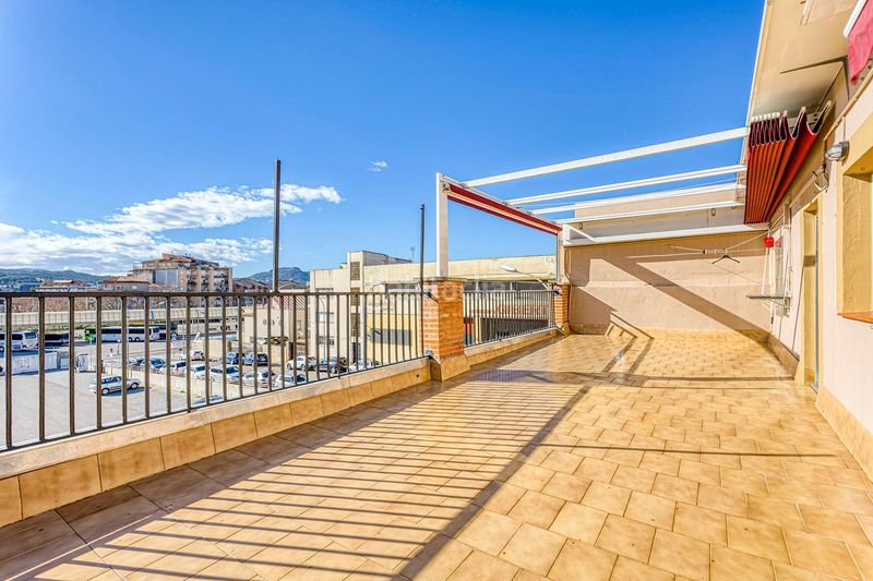 Foto f7fd80ab-d978-4ef9-8fef-268d68db9487. Casa chalet adosat a en Llevant Igualada
