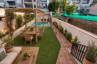 Appartamento in Centre. Fantàstic primer pis rehabilitat amb jardí privat de 200 m2 al c