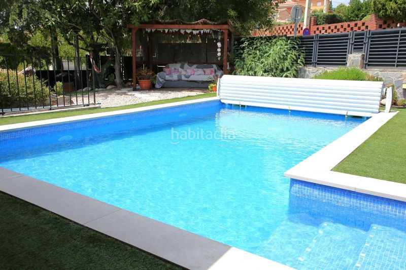 Foto adbaeebd-ec57-4739-ba0c-1ce2a1a82526. Xalet amb calefacció aparcament piscina a Hostalets de Pierola (Els)