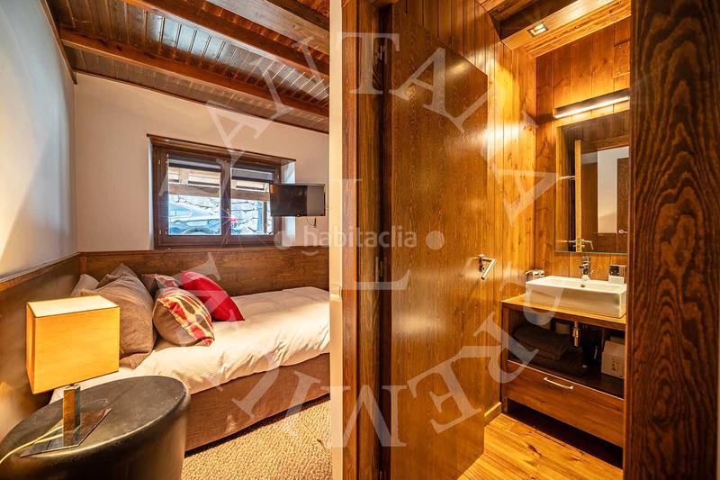 Foto cefedf60-5e9a-4706-a76d-17a8641159b6. Tríplex en desconocido 28 imponente triplex con impresionantes vistas en pleta nheu en Naut Aran