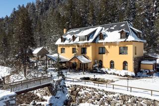 Masia a Baquira. Hotel balneario banhs de tredos