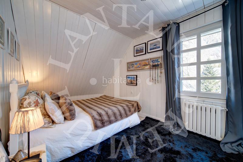 Foto e8b5a0f6-2456-4223-9f26-e25506aa87e2. Chalet con camino riscaldamento parcheggio piscina in Naut Aran