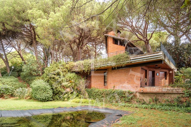 Foto f783cad1-1278-48be-9890-918ebc6091d3. Casa con camino riscaldamento parcheggio piscina in Sant Andreu de Llavaneres