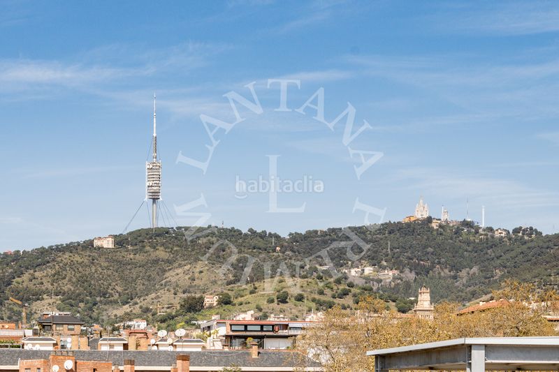 Foto ec57305c-dc45-4281-be55-1557e126caaa. Àtic amb xemeneia calefacció aparcament a Tres Torres Barcelona