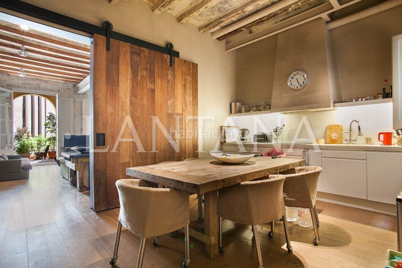 Foto c30a3985-2f3f-49ad-99bf-f2030fdd0c37. Pis amb calefacció a Raval Barcelona