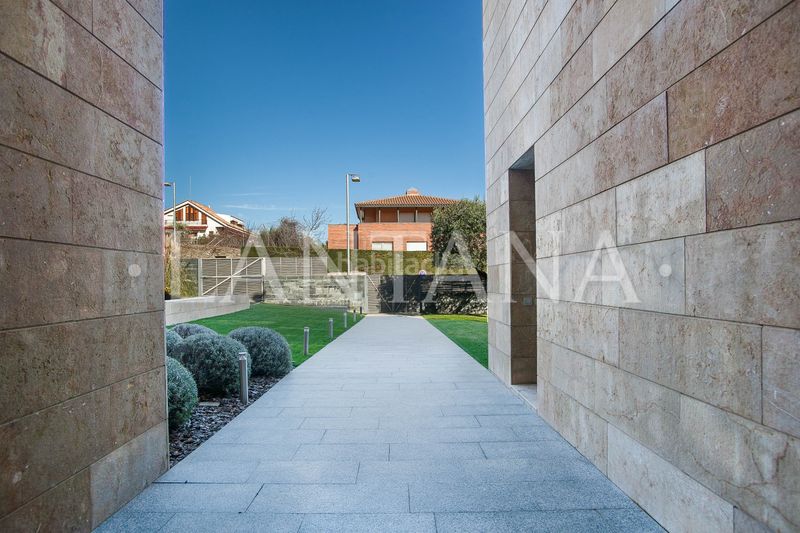 Foto 0695bc15-d7f3-45e2-8632-ae883af58fcc. Casa amb calefacció aparcament piscina a Pedralbes Barcelona