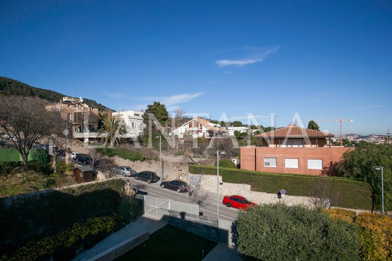 Foto 0cf75498-f708-4e6b-9d26-57f881863606. Casa amb calefacció aparcament piscina a Pedralbes Barcelona